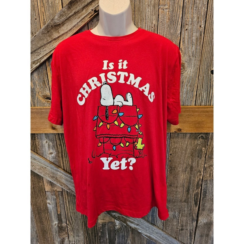 Peanuts hybrid size XL is it Christmas yet holiday t shirt red nostalgia EUC ^